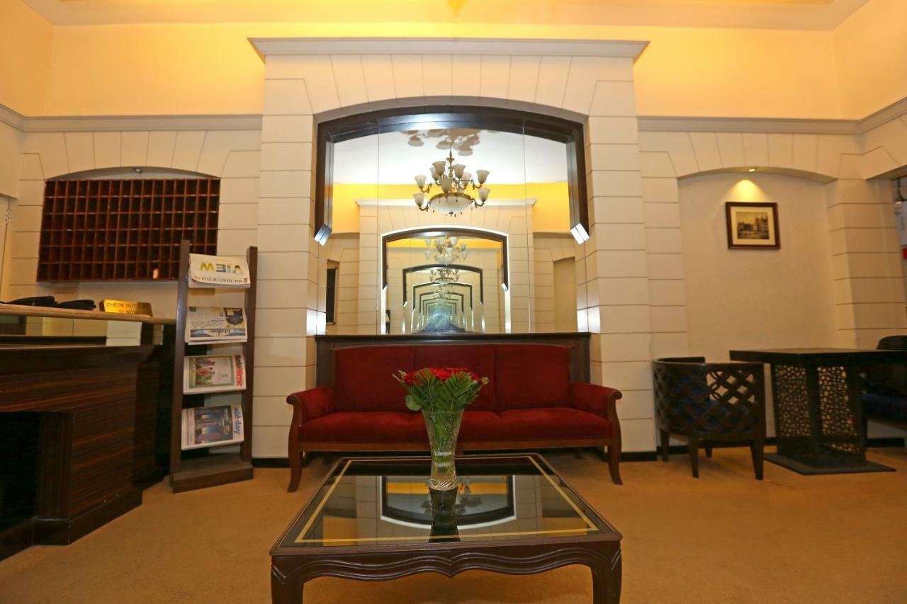 Gulf Hotel Mumbai Bagian luar foto