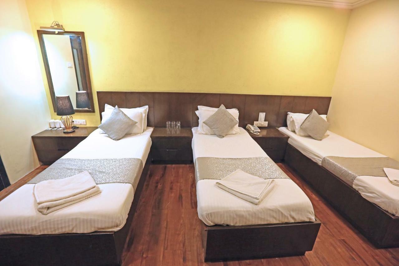 Gulf Hotel Mumbai Bagian luar foto