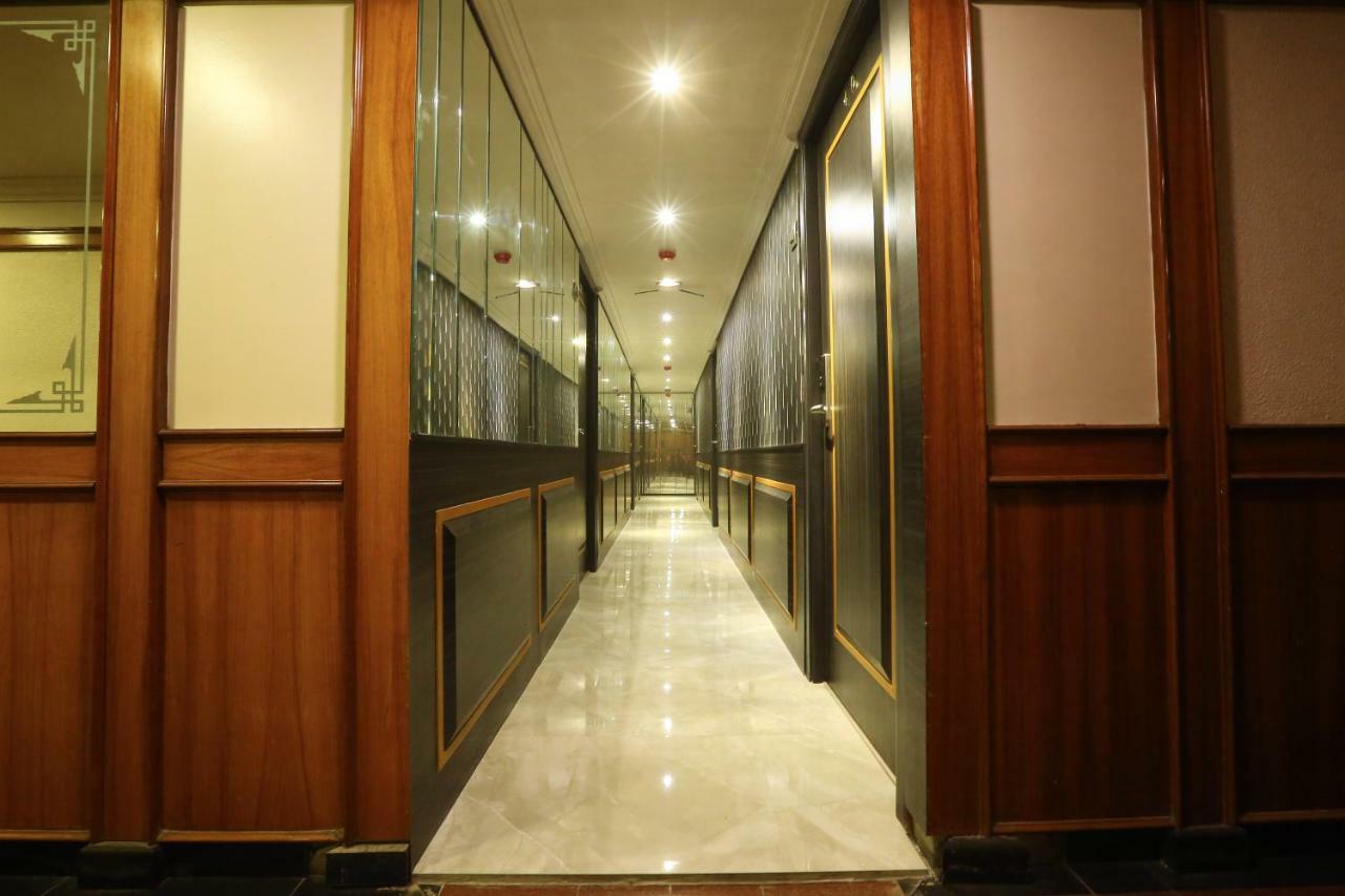 Gulf Hotel Mumbai Bagian luar foto