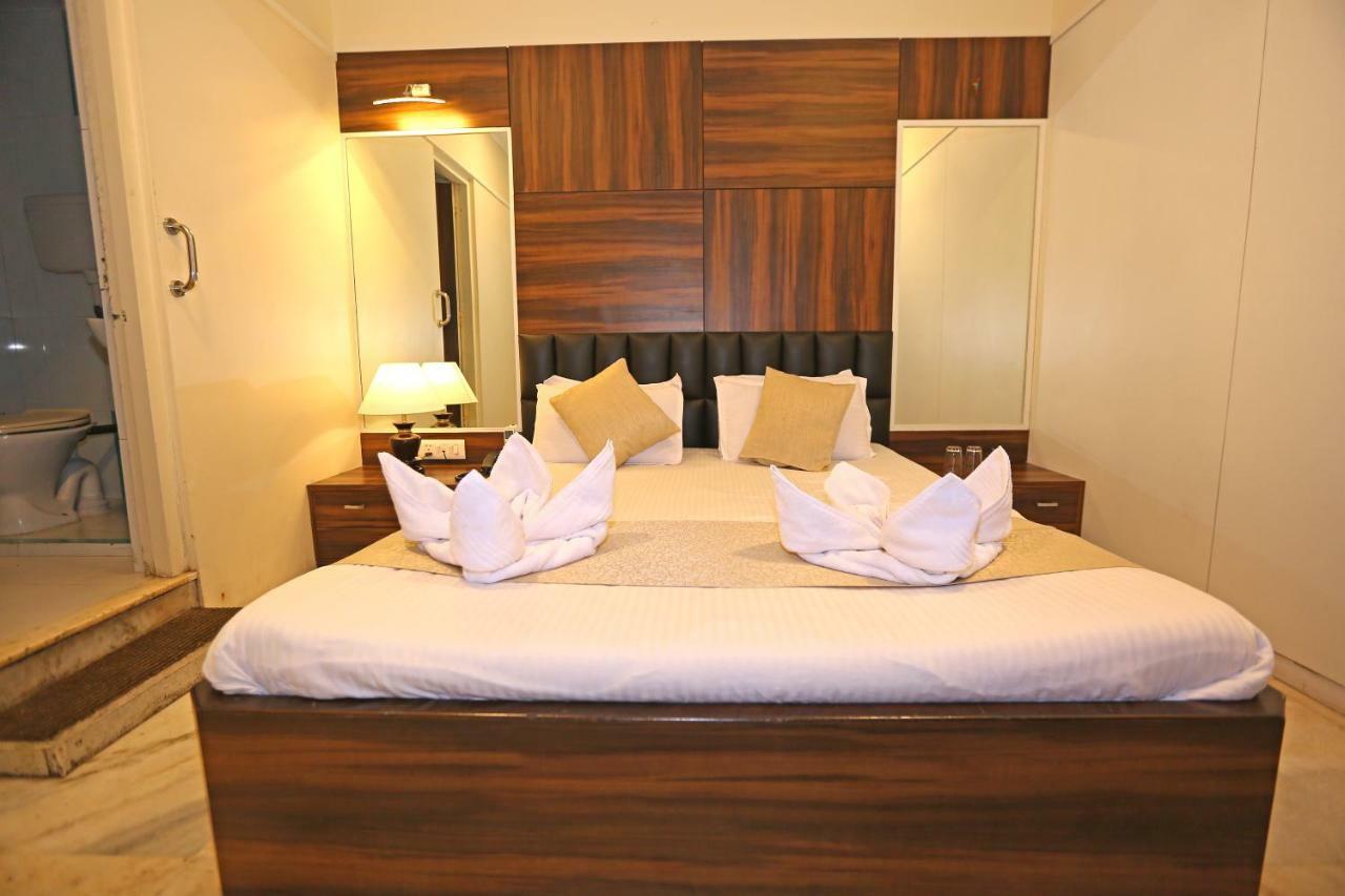 Gulf Hotel Mumbai Bagian luar foto