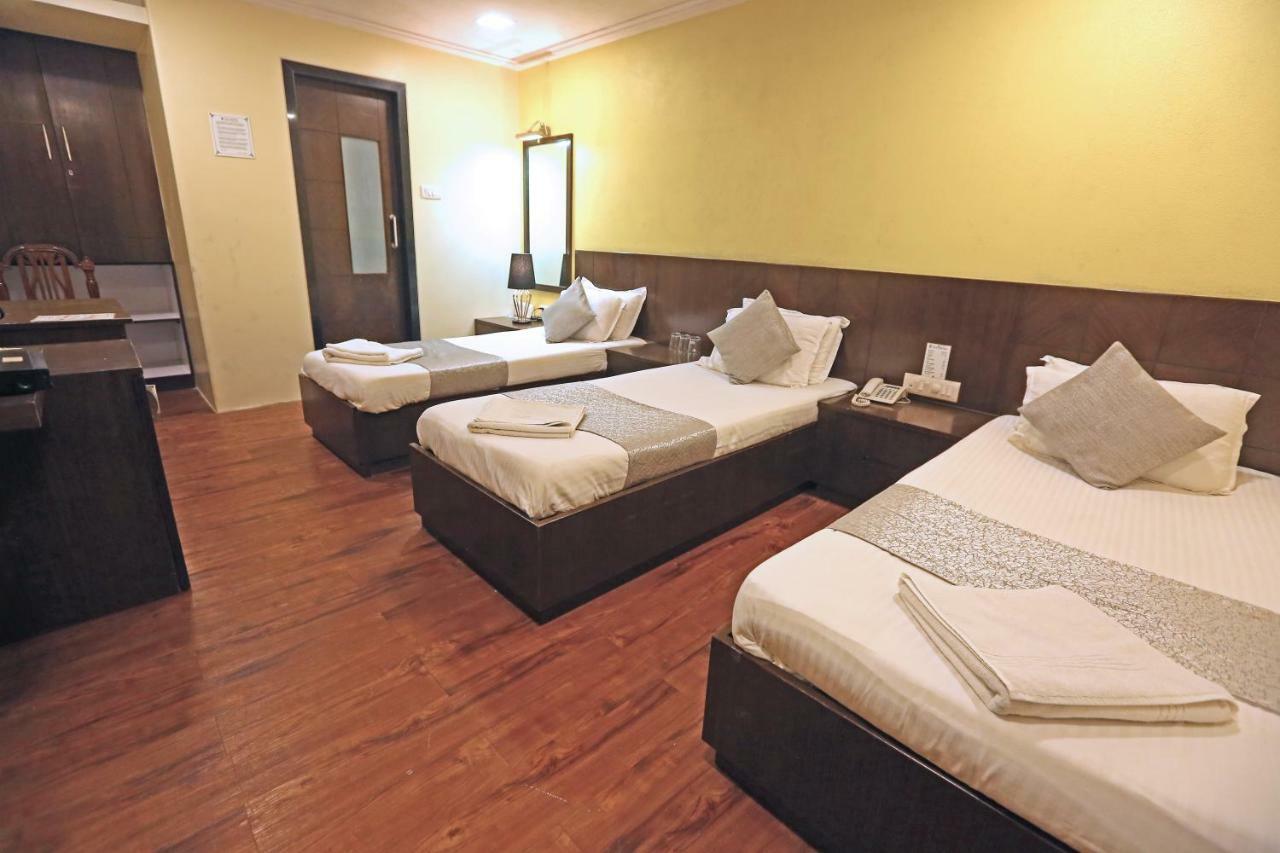 Gulf Hotel Mumbai Bagian luar foto