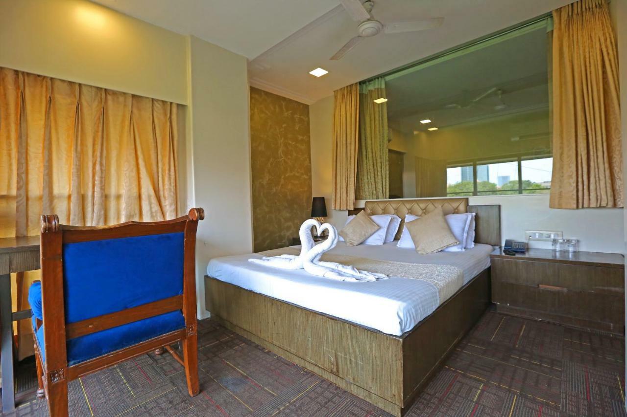 Gulf Hotel Mumbai Bagian luar foto