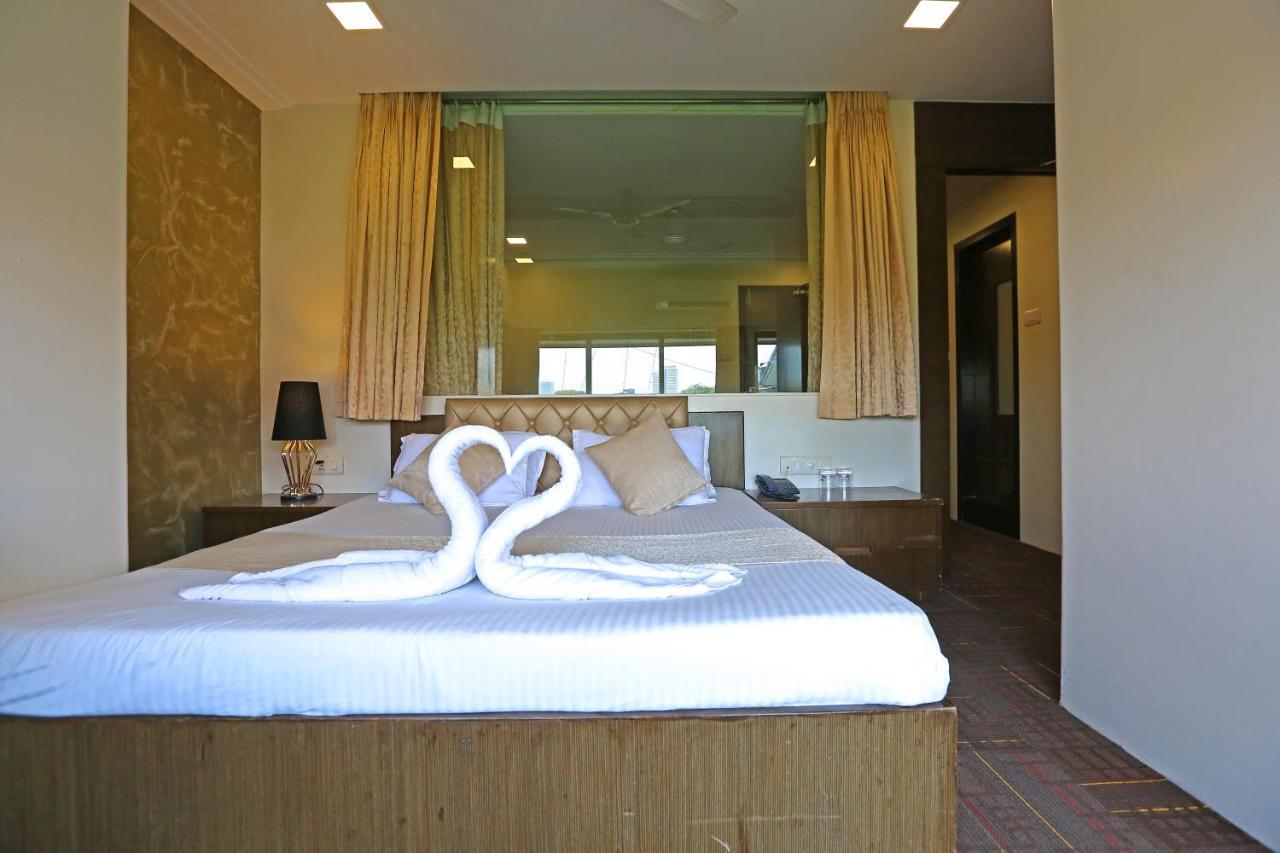 Gulf Hotel Mumbai Bagian luar foto
