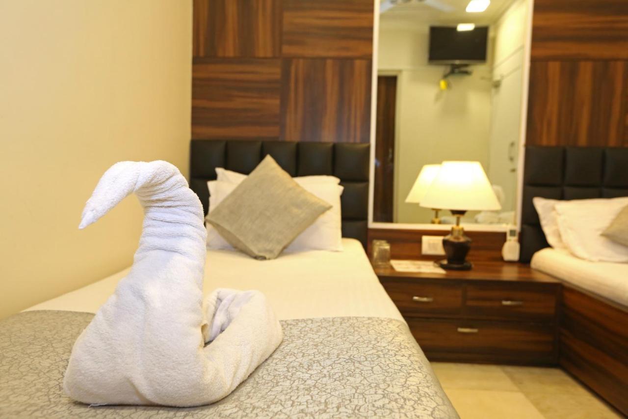 Gulf Hotel Mumbai Bagian luar foto