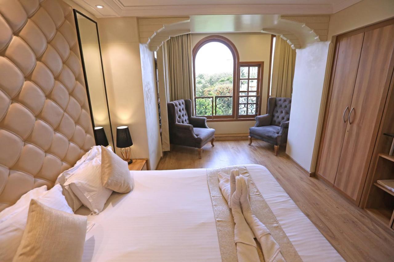 Gulf Hotel Mumbai Bagian luar foto