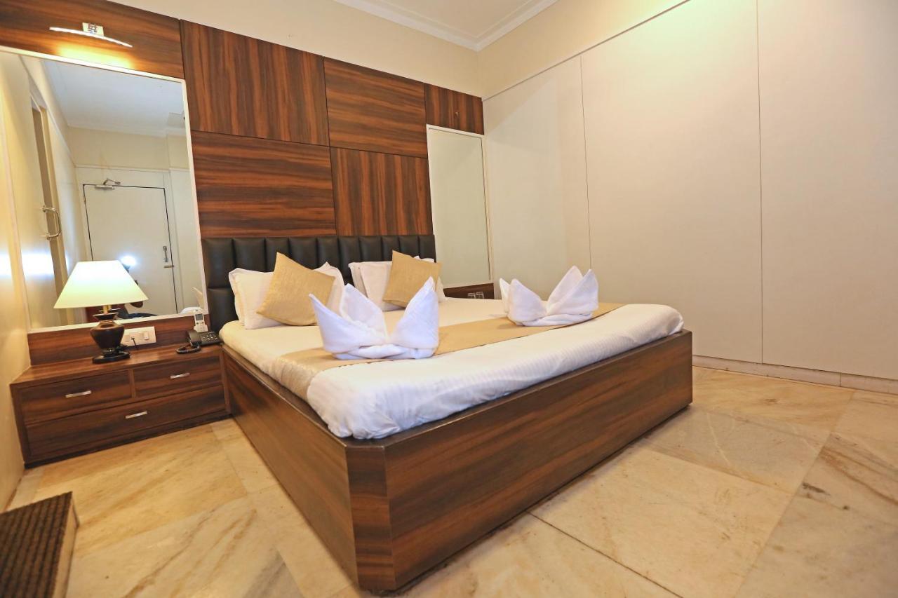 Gulf Hotel Mumbai Bagian luar foto