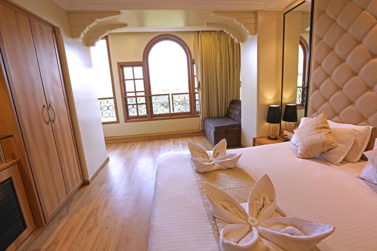 Gulf Hotel Mumbai Bagian luar foto